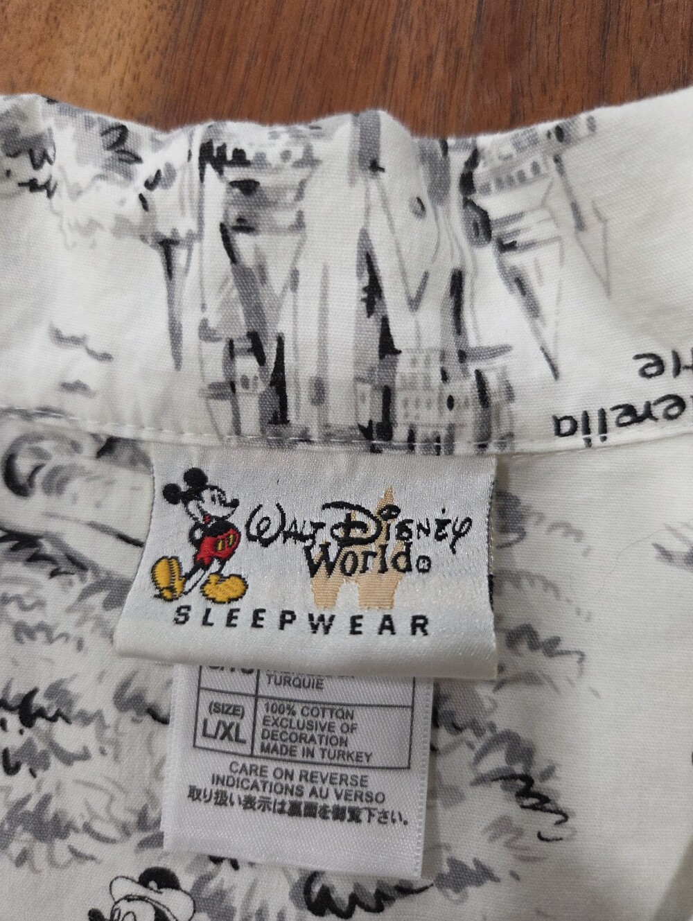 Walt Disney World Vintage Sleep Shirt White with Black Scenic Toile Print XL - Picture 2 of 10